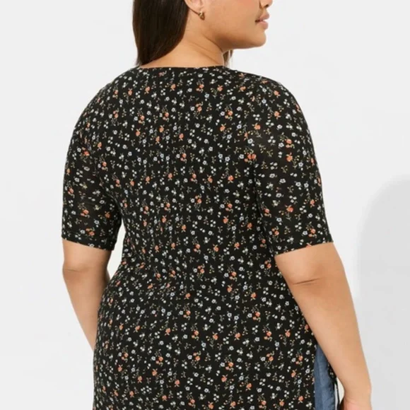 Favorite V-Neck Tunic Tee - Torrid - NWT - 0 - Picture 2 of 3